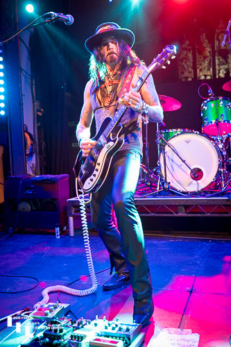 Troy Redfern on vocals & guitar