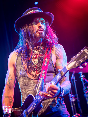 Troy Redfern on vocals & guitar