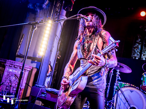 Troy Redfern on vocals & guitar