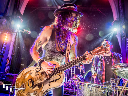 Troy Redfern on vocals & guitar