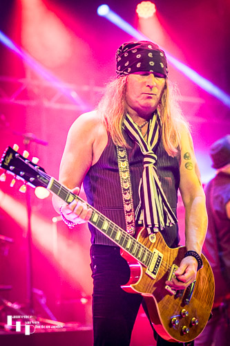 Takeaway Thieves: Neil Hunter on rhythm guitar