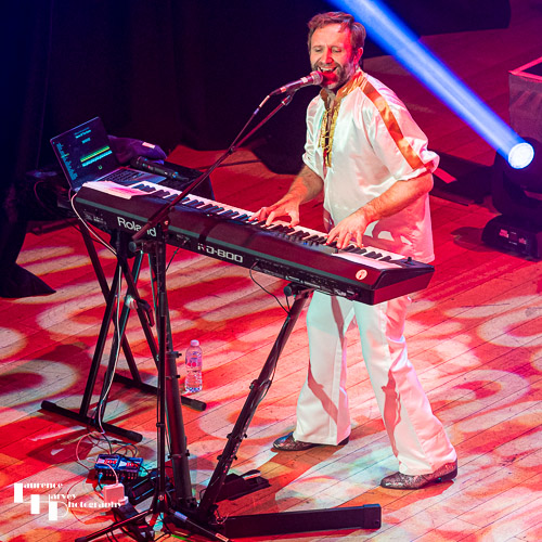 'Benny' on keys & vocals