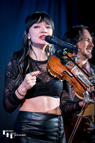 Grace Bond on fiddle & vocals