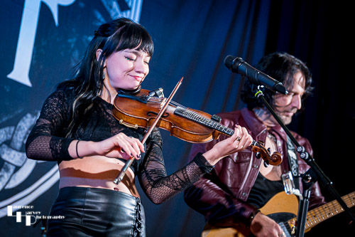 Grace Bond on fiddle & vocals
