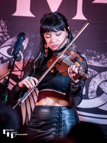 Grace Bond on fiddle & vocals