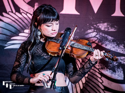 Grace Bond on fiddle & vocals