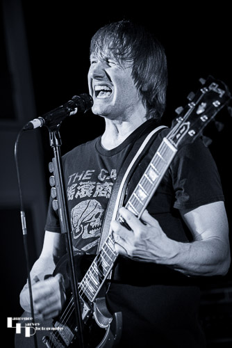 Tim Wheeler on vocals & guitar