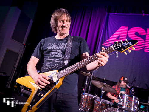 Tim Wheeler on guitar