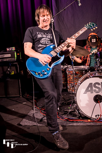 Tim Wheeler on guitar