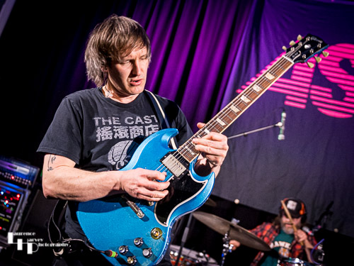 Tim Wheeler on guitar