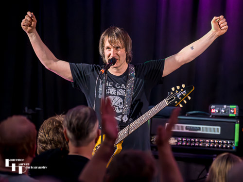 Tim Wheeler on vocals & guitar