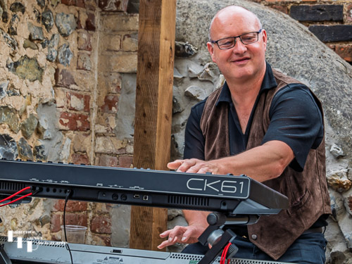 Steve Gooding on keys