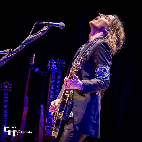 Neil Murdoch on guitar & vocals