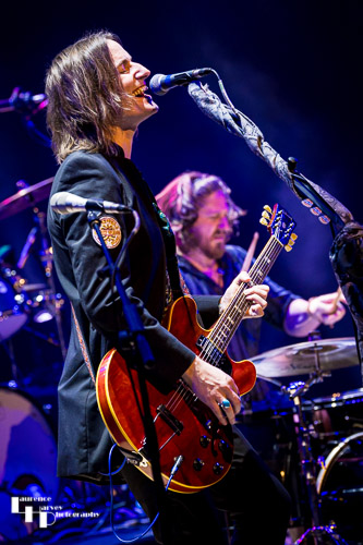 Neil Murdoch on guitar & vocals