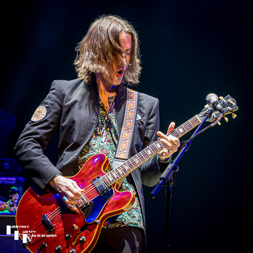 Neil Murdoch on guitar & vocals