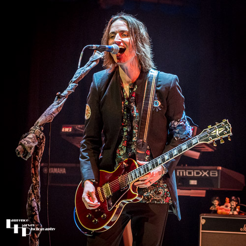 Neil Murdoch on guitar & vocals