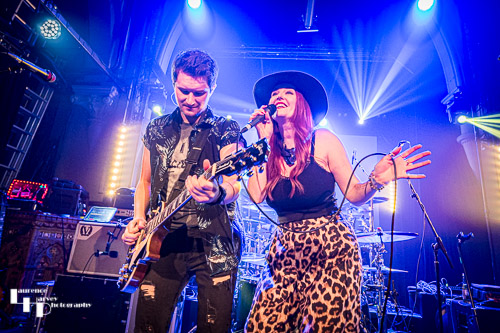 Lindsey Bonnick on vocals, Ed Clarke on guitar