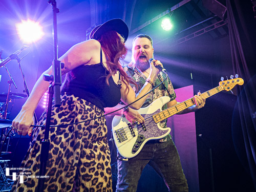 Lindsey Bonnick on vocals, Billy Dedman on bass