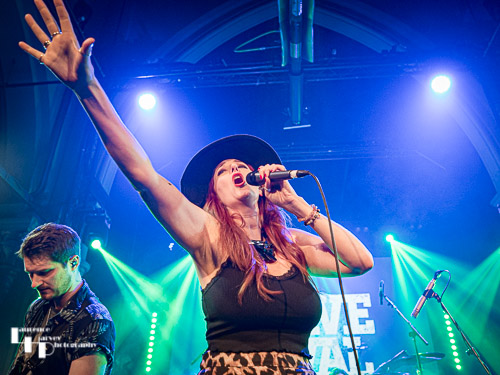 Lindsey Bonnick on vocals