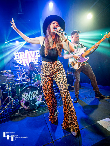 Lindsey Bonnick on vocals