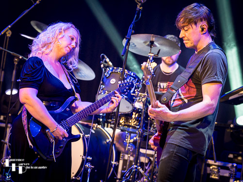 Chantel McGregor on vocals & guitar, Colin Sutton on bass