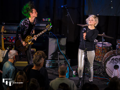 Jo Bevan on vocals, Rob Hardy on guitar