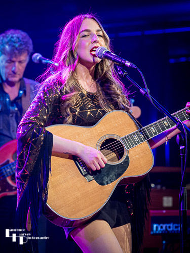 Demi Marriner on vocals & guitar