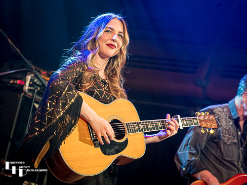 Demi Marriner on vocals & guitar