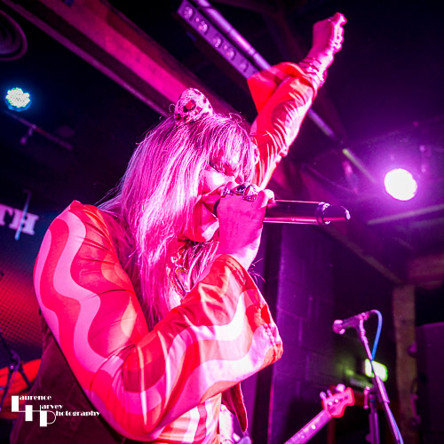 Lee-la Baum on vocals & guitar