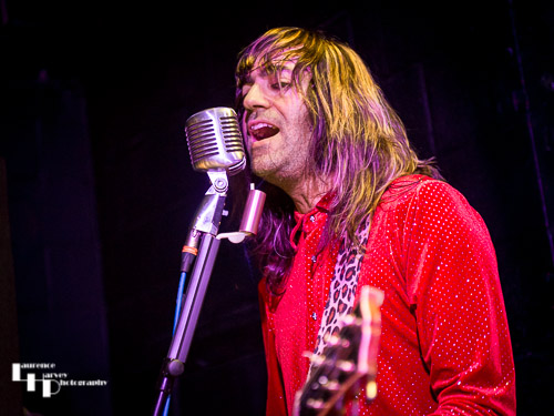 Tom Shemerr on guitar & vocals