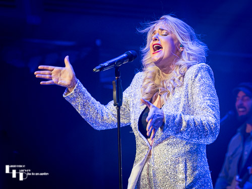 Elles Bailey on vocals
