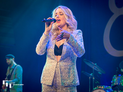 Elles Bailey on vocals