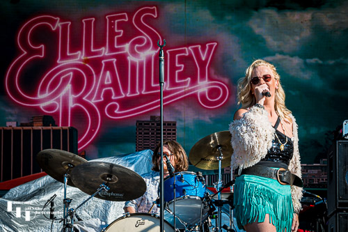 Elles Bailey on vocals