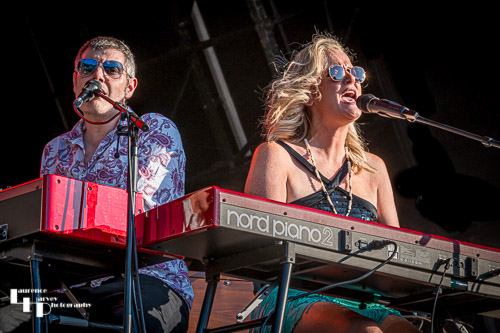 Elles Bailey on vocals & keys, Jonny Henderson on keys