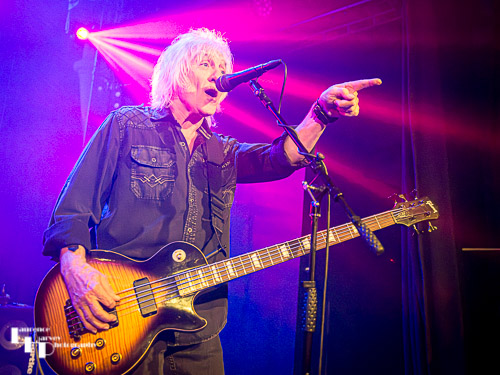 Merv Goldsworthy on bass