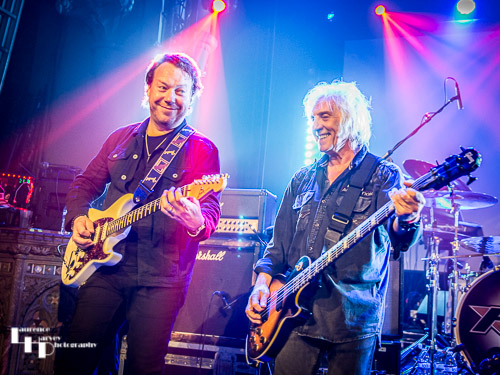 Jim Kirkpatrick on guitar, Merv Goldsworthy on bass