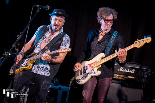 Byron 'Beej' Garbett on guitar & Phil 'Hammer' Burrows on bass