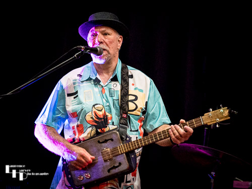 Rob Sands on guitar & vocals