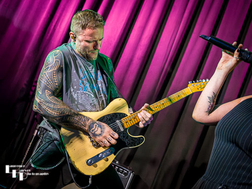 Kris Barras on guitar & vocals