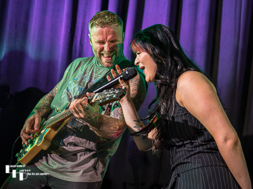 Phoebe Jane on lead vocals, Kris Barras on guitar