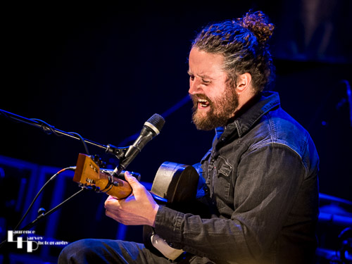 James Dixon on vocals & guitar