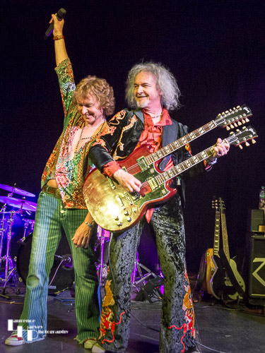 Ian Cook on vocals & Toby Jones on guitar