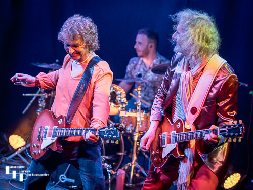 Ian Cook on vocals & Toby Jones on guitar