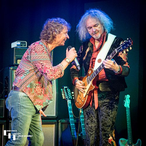 Ian Cook on vocals & Toby Jones on guitar