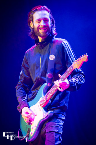 Laurence Jones on guitar & vocals