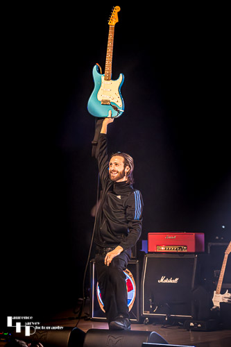 Laurence Jones on guitar & vocals
