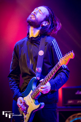 Laurence Jones on guitar & vocals