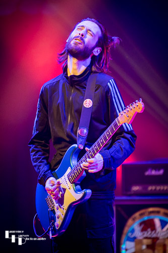Laurence Jones on guitar & vocals