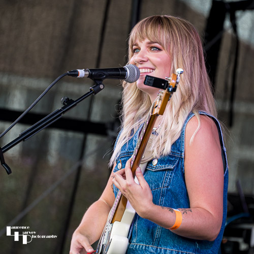 Lianne Kaye on vocals & guitar