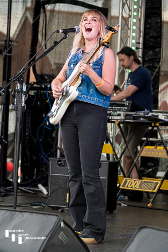 Lianne Kaye on vocals & guitar